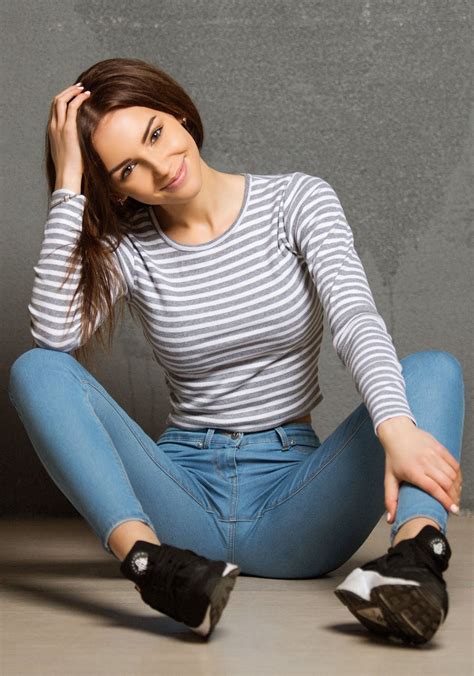 Sexy Female Wearing Jeans lizenzfreie Bilder